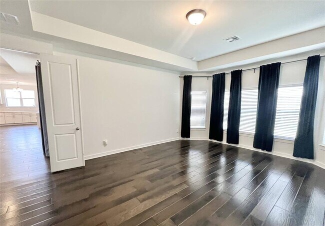 Building Photo - 245 Orchard Park Dr