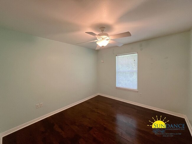 Building Photo - Ideally situated Niceville Townhome, Call ...
