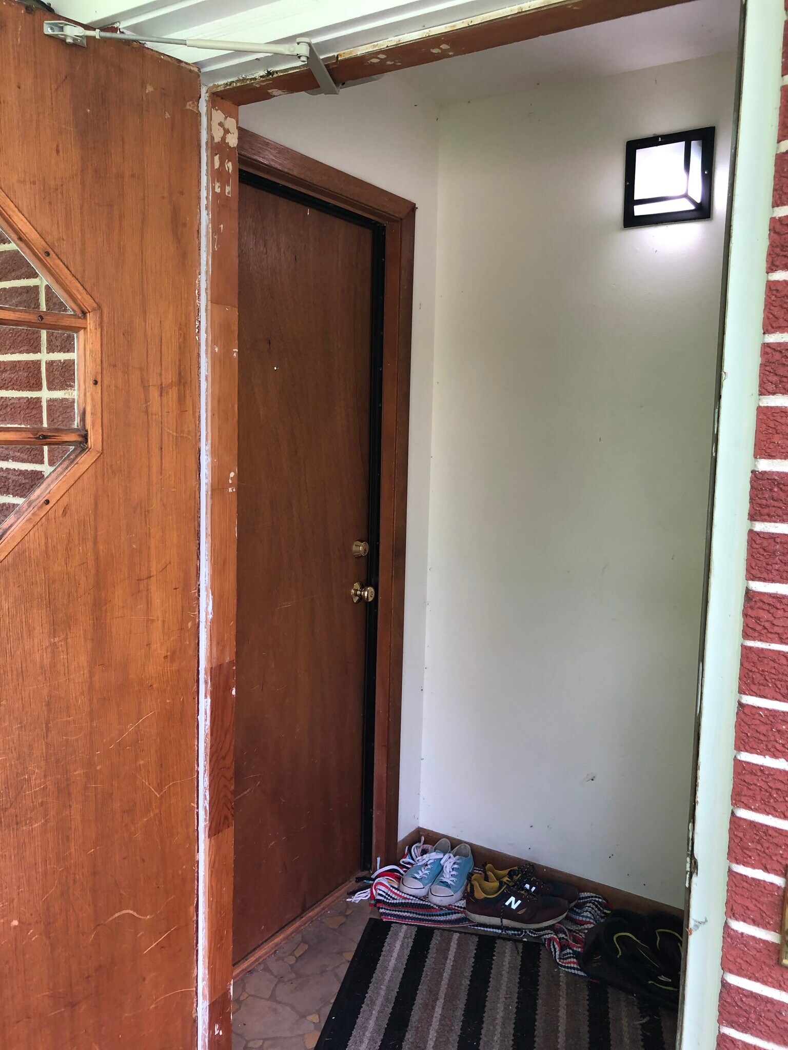 Entry - 2020 Field St