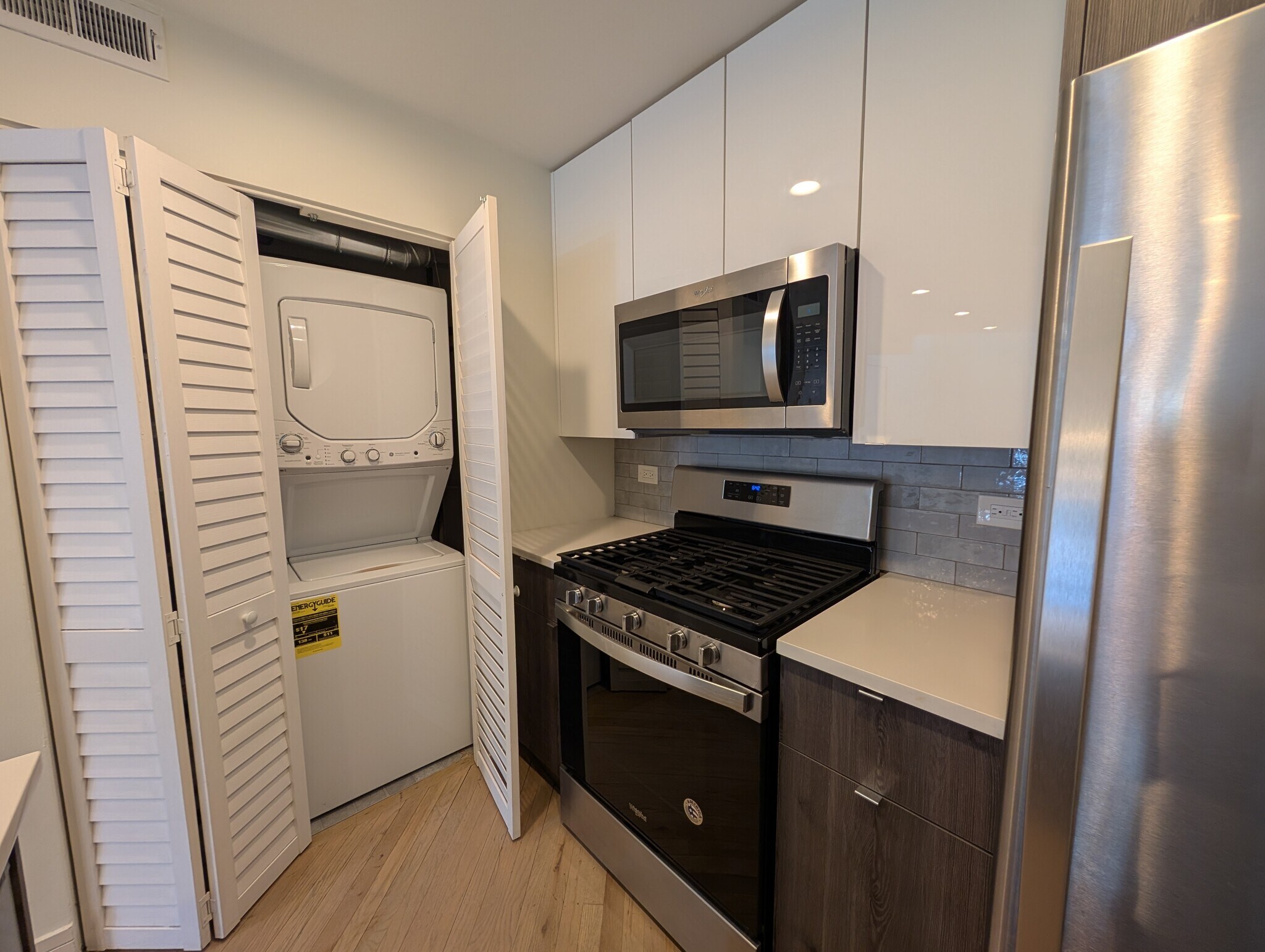 Building Photo - 3763 N Sheffield Ave