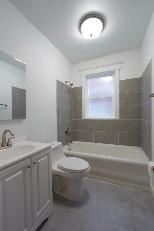 Building Photo - 724 Heman Ave