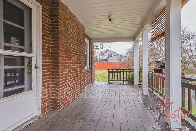 Building Photo - 542 Lindell St