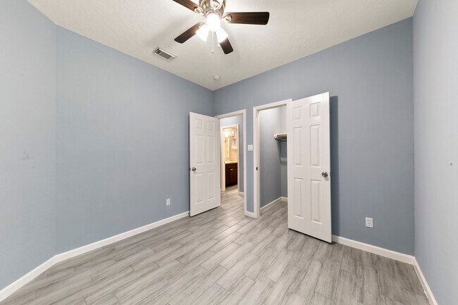 Building Photo - 5707 Overton Park Dr