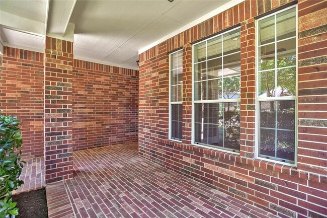 Building Photo - 18 N Queenscliff Cir