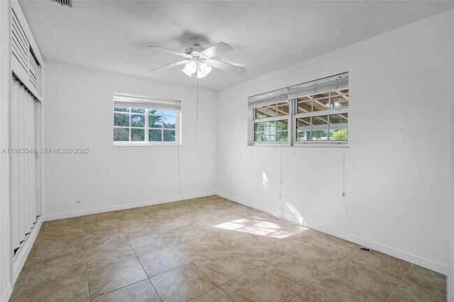 Building Photo - 601 SW 64th Pkwy