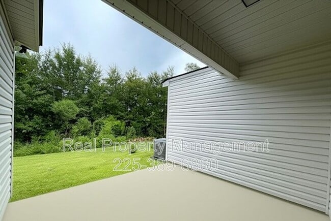 Building Photo - 17414 Berkshire Dr