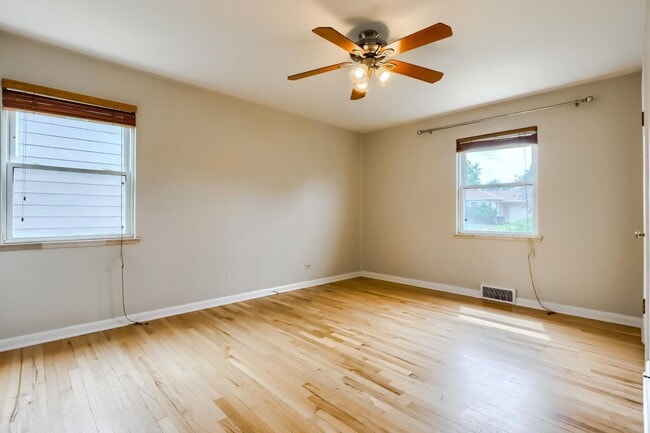 Building Photo - 2 Bedroom single family home in Denver