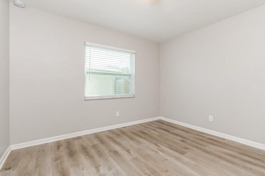 Building Photo - 2426 Sable Dr