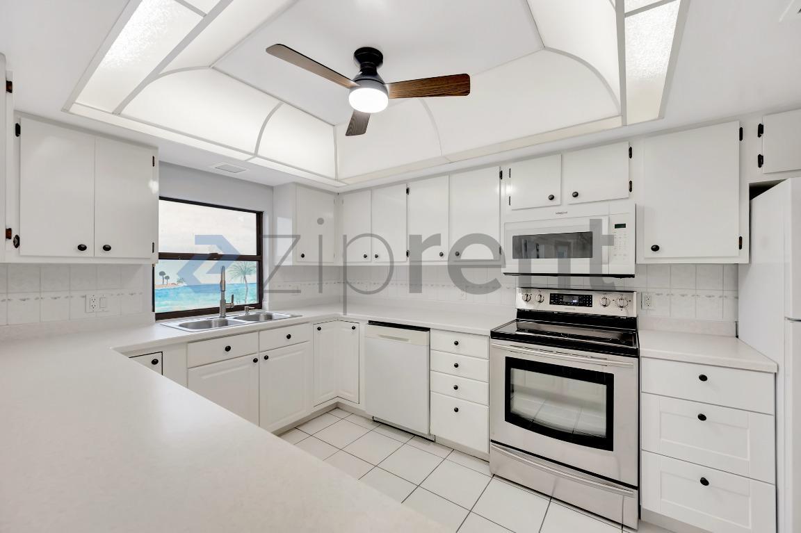 Building Photo - Unit 1420