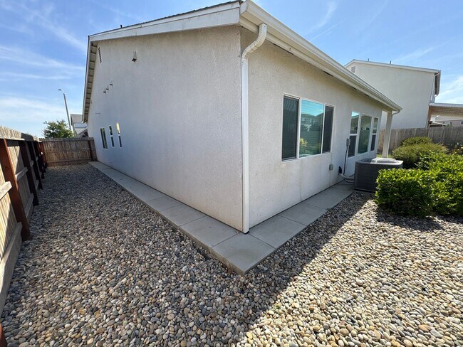 Building Photo - Lennar Home with Solar Available now for m...