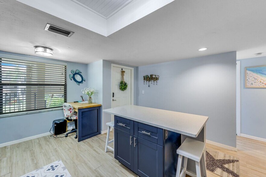 Building Photo - 12601 Kelly Sands Way