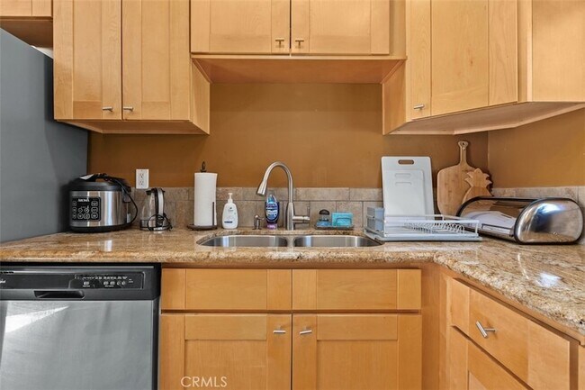 Building Photo - 1716 Cedar St