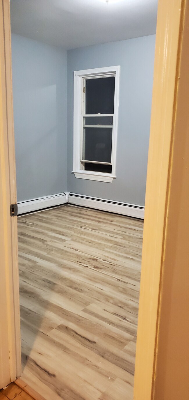 Room #1 - 80 Lindley St