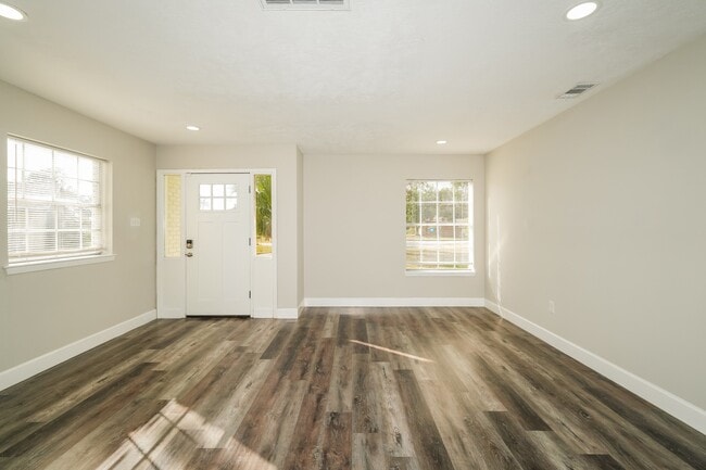 Building Photo - 5100 Goose Creek Dr