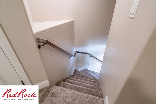 Building Photo - Beautiful Southgate Townhome!