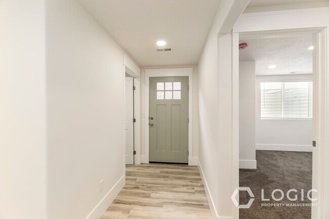 Building Photo - Brand New Basement Apartment With Private ...