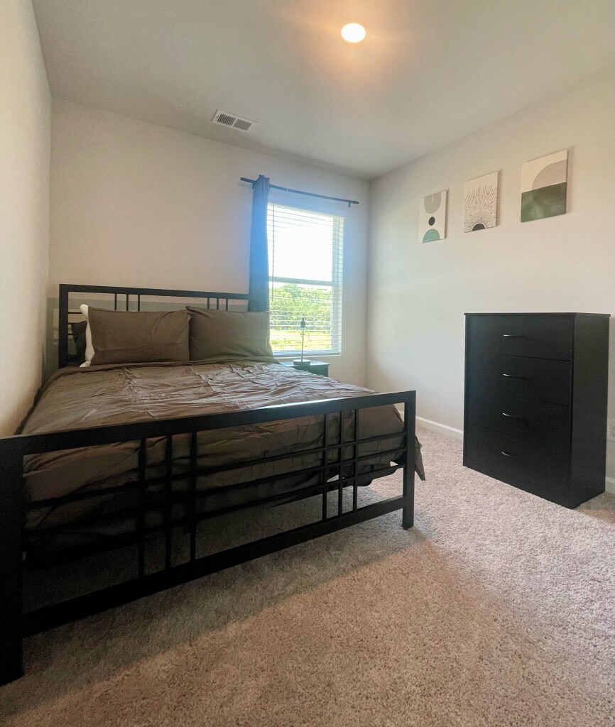 Building Photo - Room in Townhome on Shaffer Ct