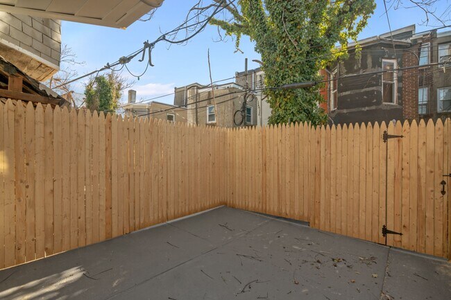 Building Photo - Modern Brewerytown Home