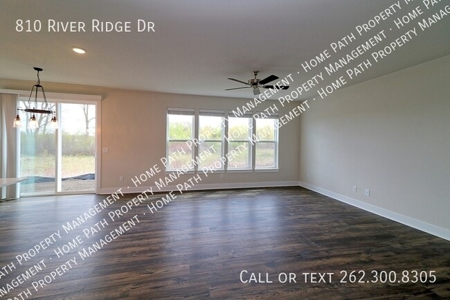 Building Photo - 810 River Ridge Dr