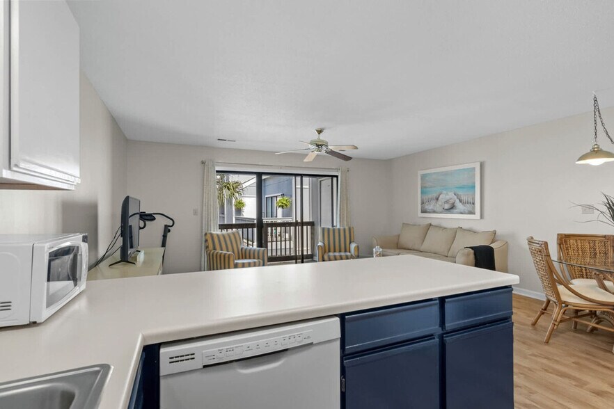 Building Photo - 76 S Reindeer Rd