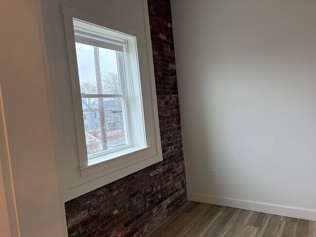 Building Photo - 22 S Main St