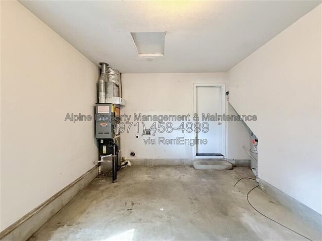 Building Photo - 18317 SW Jann Dr