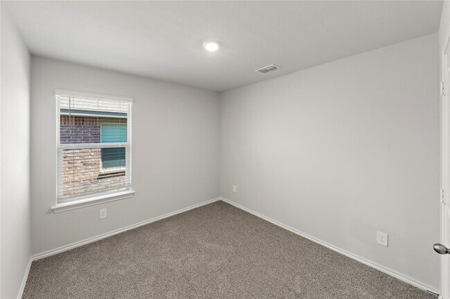 Building Photo - 317 Bent Oak Dr