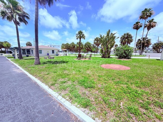 Building Photo - 103 18th Ave