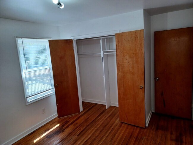 Building Photo - 1300 E Duplex