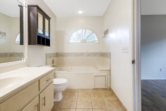 Building Photo - 873 Brande Ct