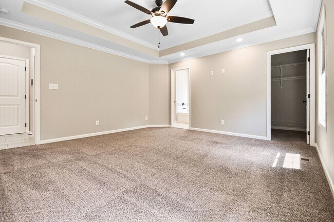 Building Photo - Pet Friendly Three Bedroom with Bonus!