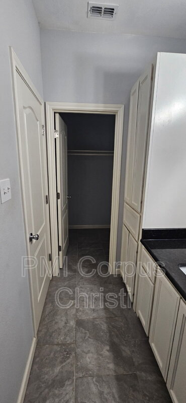 Building Photo - 6402 Williams Dr