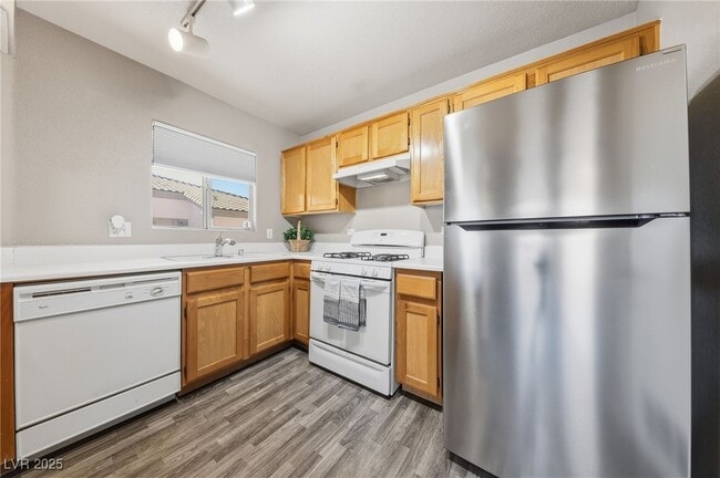 Building Photo - 4555 E Sahara Ave