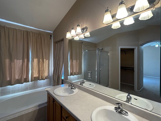 Building Photo - A Gem in Highlands Ranch