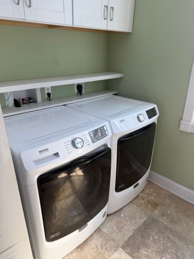 Building Photo - Welcome To Midway Farms NO HOA