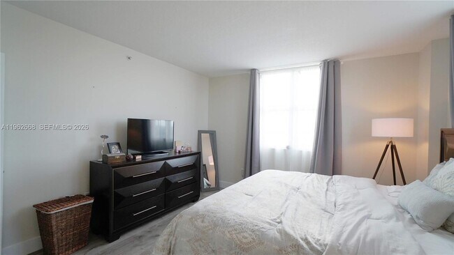 Building Photo - 117 NW 42nd Ave