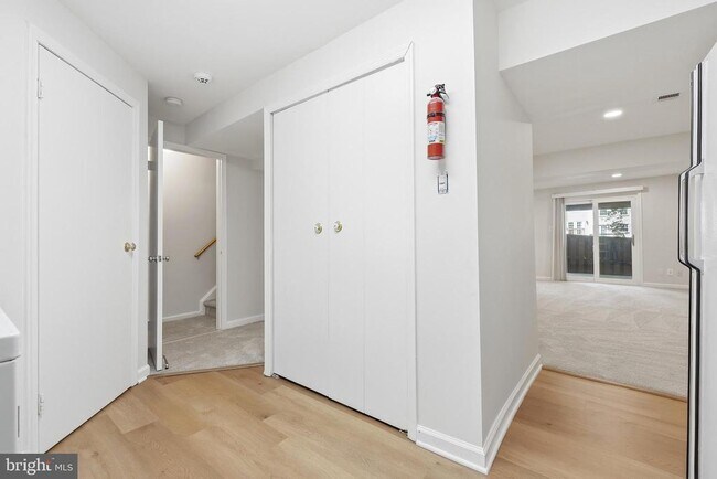 Building Photo - 7691 Northern Oaks Ct