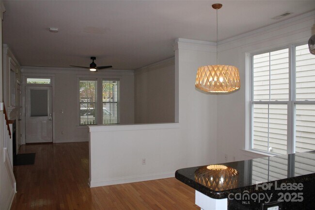 Building Photo - 541 Jetton St