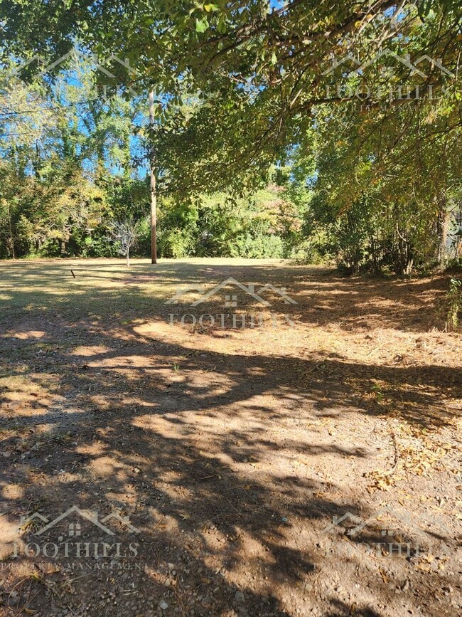 Building Photo - 414-416 Jeb Stuart Ave