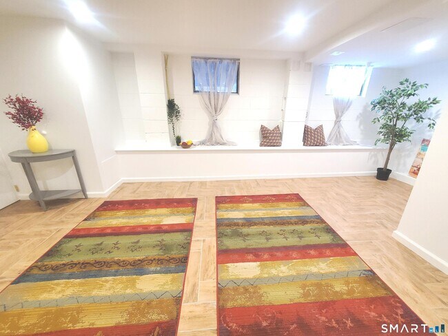 Building Photo - 42 County St