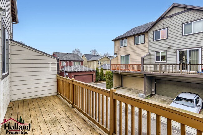 Building Photo - Stunning 4-Bedroom Townhouse with Dual Master Suites and Convenient 2-Car Garage in Hillsboro!