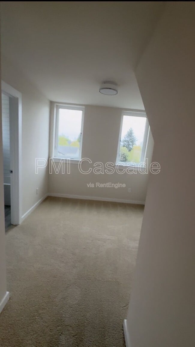 Building Photo - 9227B 16th Ave SW