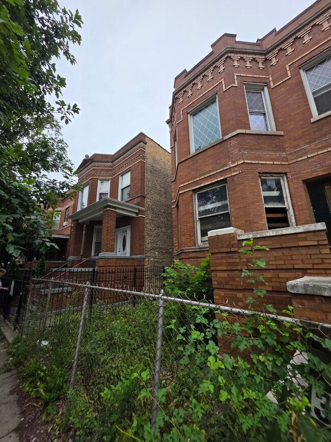 Building Photo - 1318 N Homan Ave.