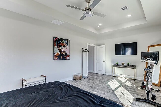 Building Photo - 4677 Bellfort Ave