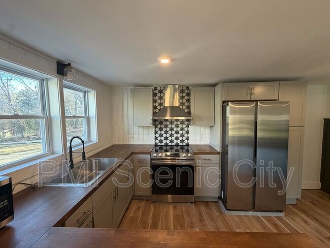 Building Photo - 607 Franklin St