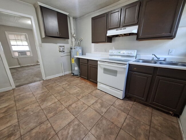 Building Photo - 3165 S Clifton Ave