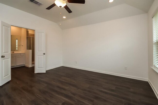 Building Photo - 5434 Tourmaline Wy