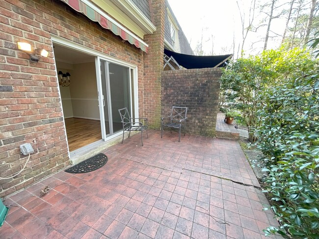 Building Photo - Beautiful Banbury...Lovely 2 bedroom off E...