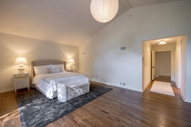 Building Photo - 922 Barton Woods Rd NE