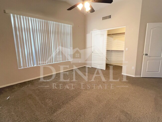 Building Photo - 1121 S Western Skies Dr